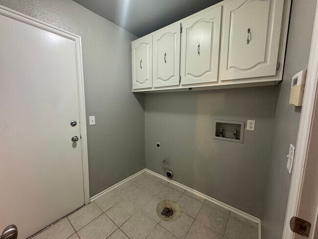 Building Photo - Cute 3 bed 2 bath in Broken Arrow