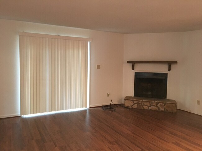 Building Photo - 4716-4718 #7