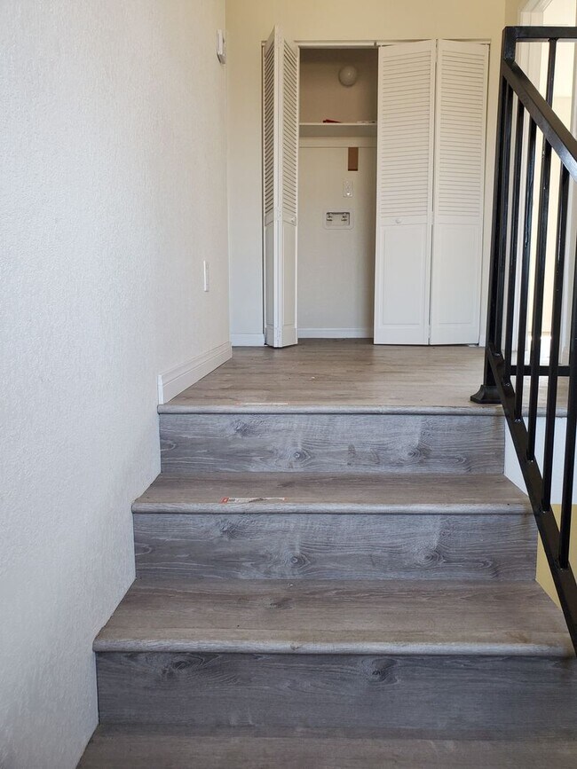 Building Photo - MULTI-FAMILY HOUSE