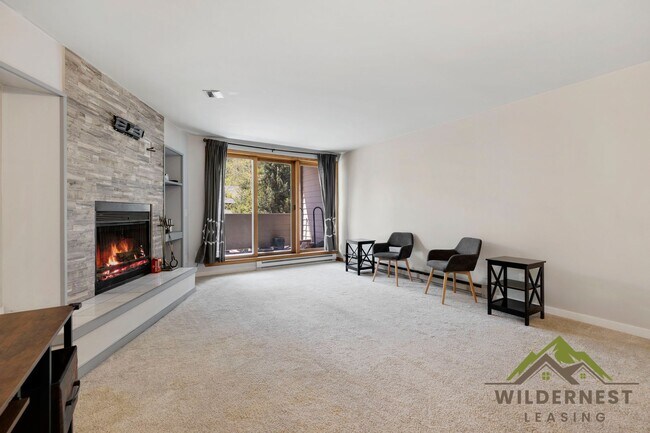 Building Photo - Steps to the Runs, Mountain Views, Spacious Ski Run 1 Bedroom Condo