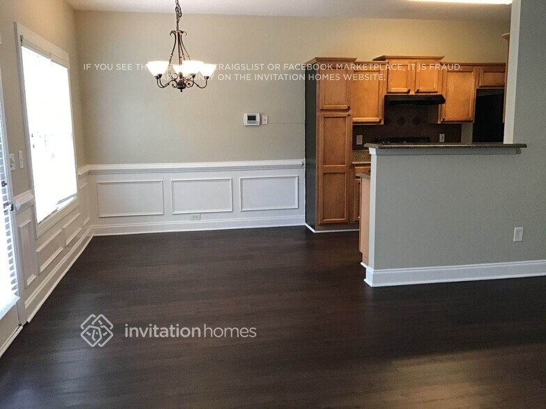 Building Photo - 2076 Barberry Dr