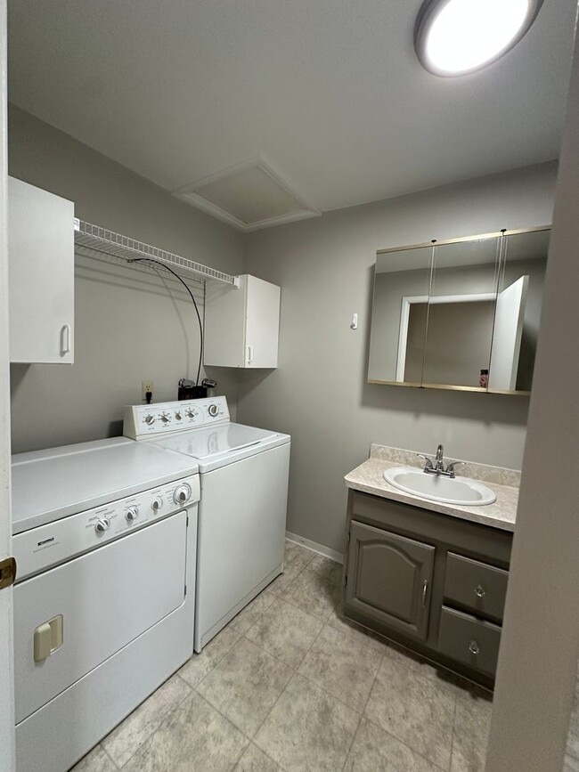 Building Photo - Great location in Meridian for this 3 bedroom 2 bath home.