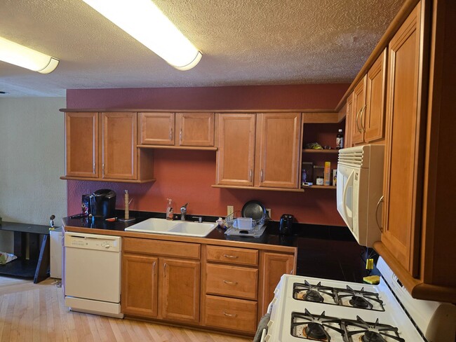 Building Photo - 203 Grandview Ave