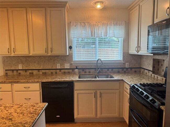 Building Photo - 3816 Eagles Nest St