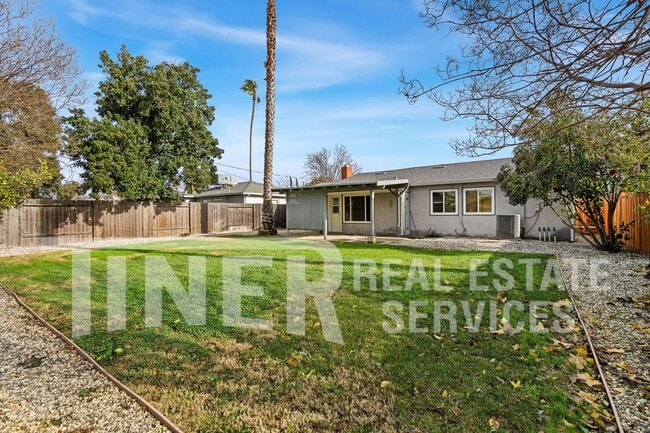 Building Photo - 1309 Shadowglen Rd