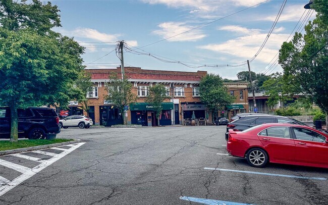 Building Photo - 475 Ashford Ave