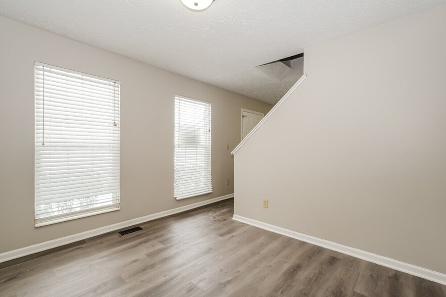 Building Photo - 2775 Southfield Village Dr