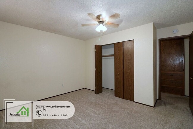 Building Photo - 160 Woodcliff Dr