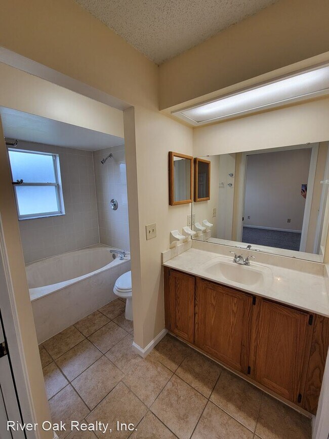 Building Photo - 3 br, 2 bath House - 8338 Rockridge Dr.