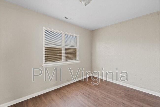 Building Photo - 909 E Liberty St