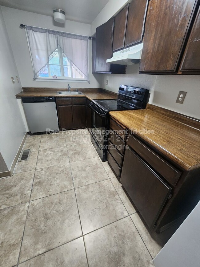 Building Photo - 2213 W 12th Ave