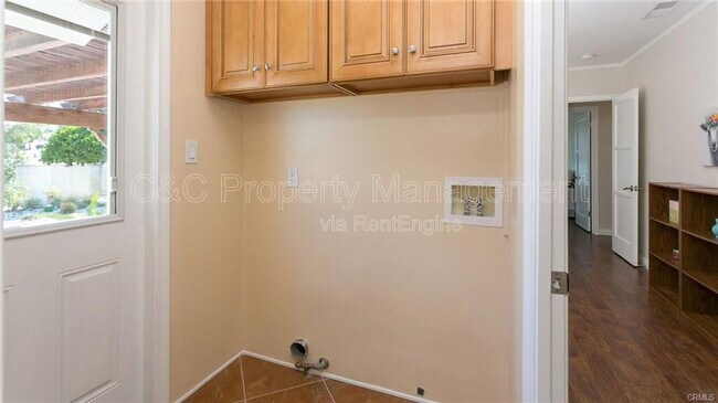 Building Photo - 11252 Delano St