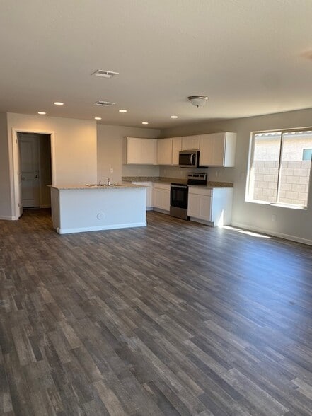 Building Photo - 797 S Silvercreek Ln