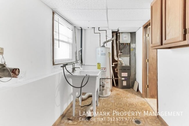 Building Photo - 18819 Oakwood Ct