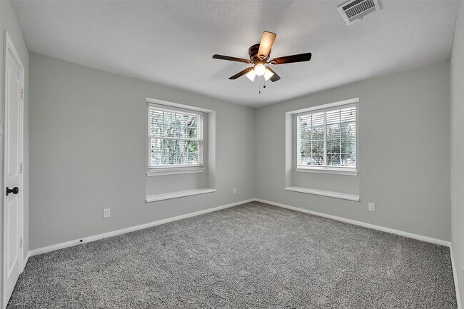 Building Photo - 12744 Point Aquarius Blvd