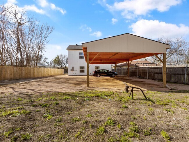 Building Photo - 3517 Mission St