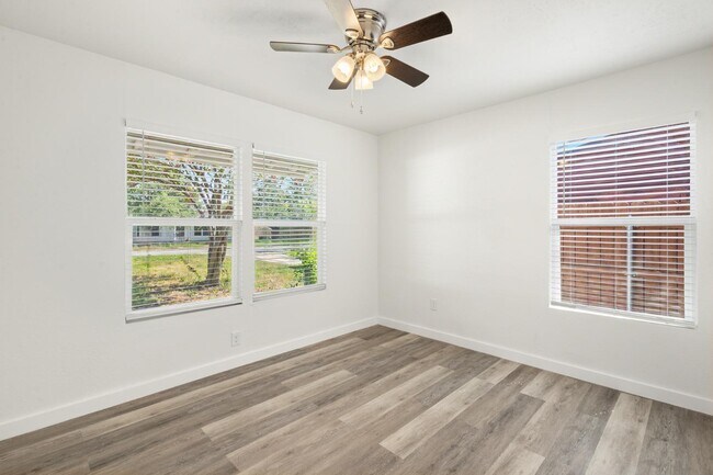 Building Photo - 434 Byrnes Dr