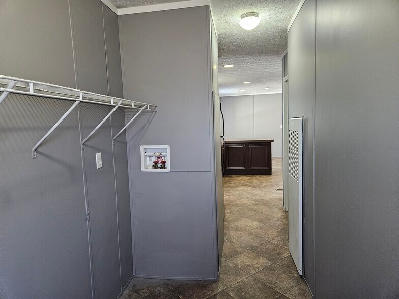 Building Photo - 64 Lynnwood Cir