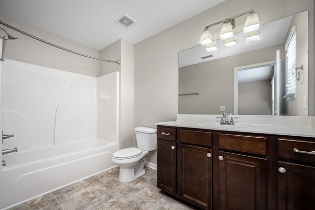 Building Photo - Luxury Townhome at the Boulevard
