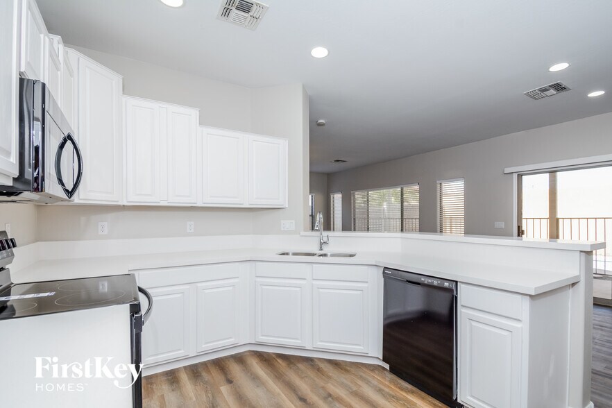 Building Photo - 3606 N 129th Ave