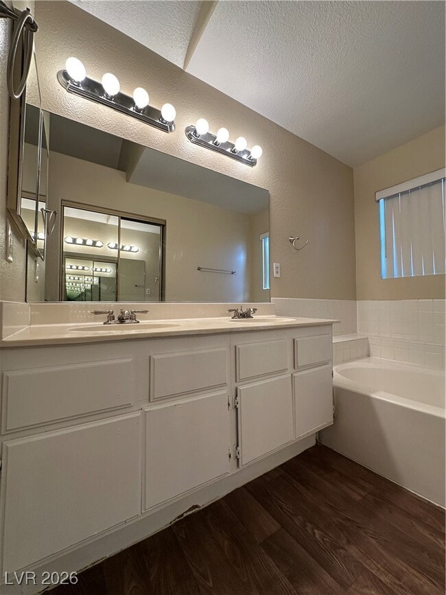 Building Photo - 2120 Running River Rd