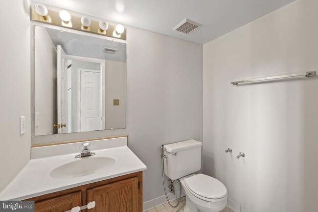 Building Photo - 10 Apple Blossom Ct