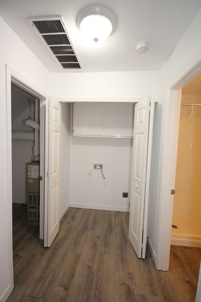 Building Photo - Updated Tacoma Home with Spacious Layout & Fully Fenced Yard