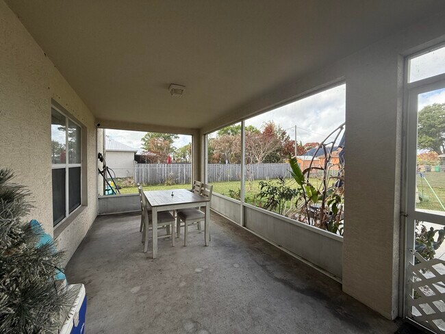 Building Photo - 101 SW Fairview Ave