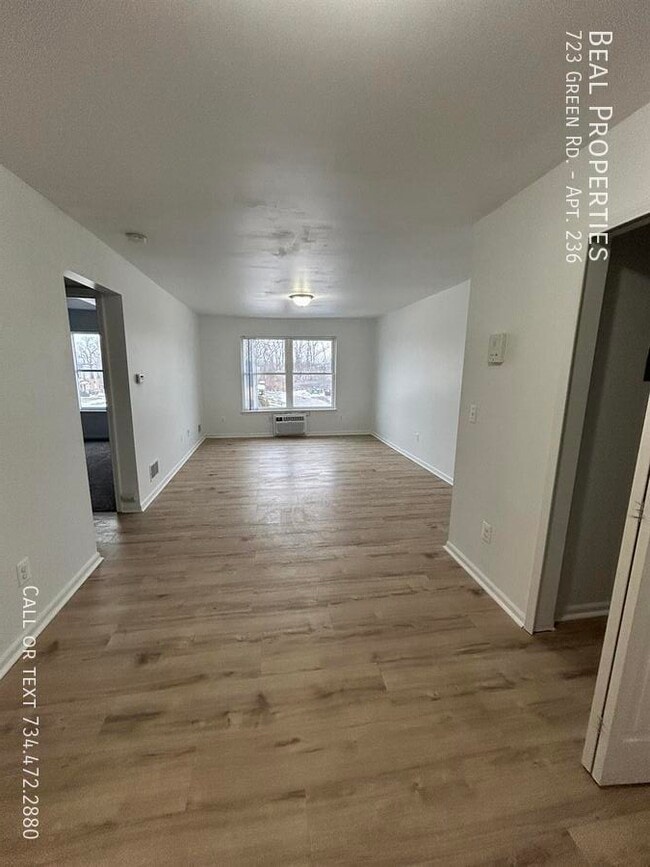 Building Photo - 723 Green Rd