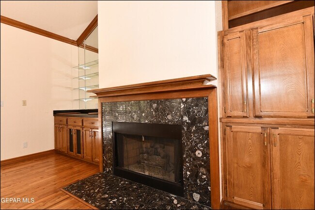 Building Photo - 1004 Los Jardines Cir