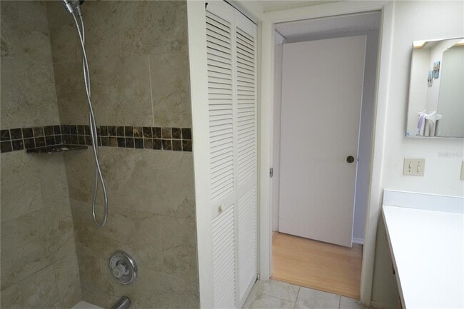 Building Photo - 336 Woodlake Wynde