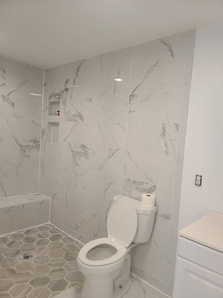 Building Photo - 1902 Holloman Rd