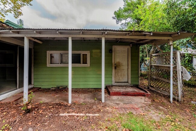 Building Photo - 4 bed/2 bath single-family home for lease ...