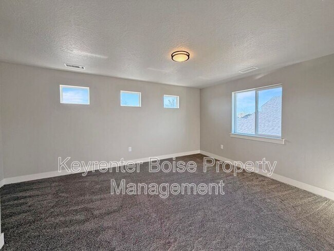 Building Photo - 4400 E Wedge St