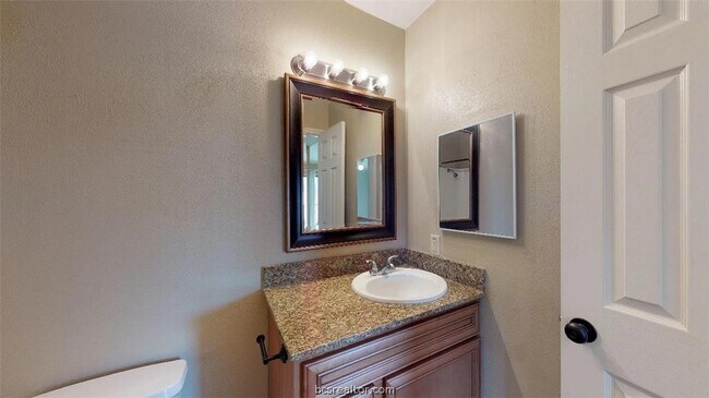 Building Photo - 904 University Oaks Blvd