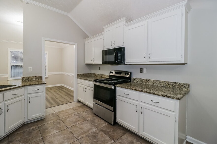 Building Photo - 6181 Braybourne Main