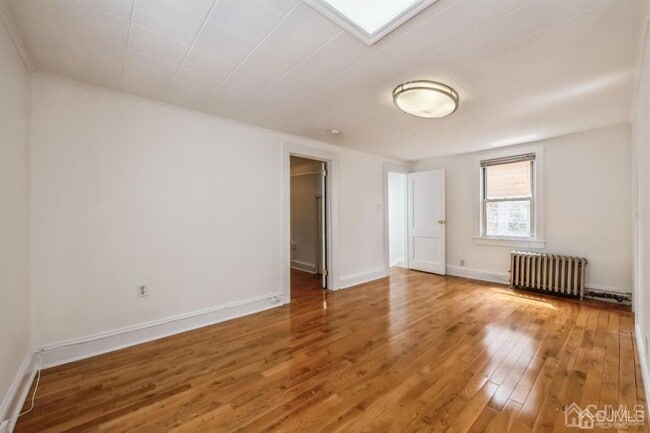 Building Photo - 114 S 5th Ave