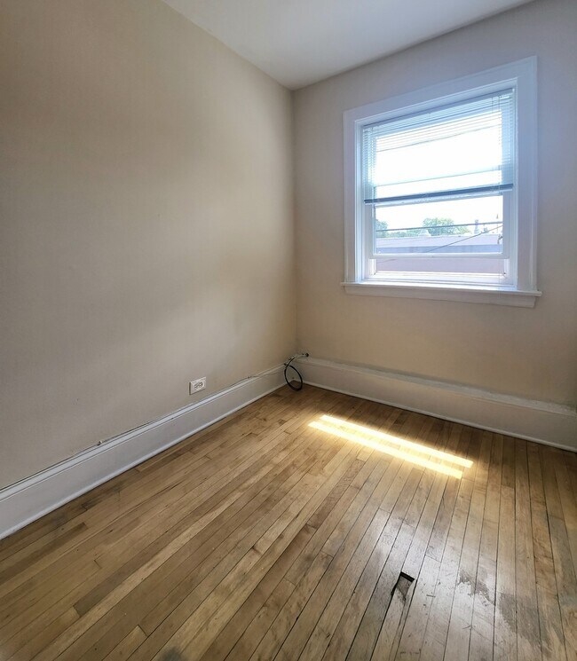 Building Photo - 4817 N Springfield Ave
