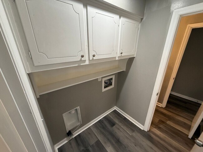 Building Photo - 1006_1008_NW