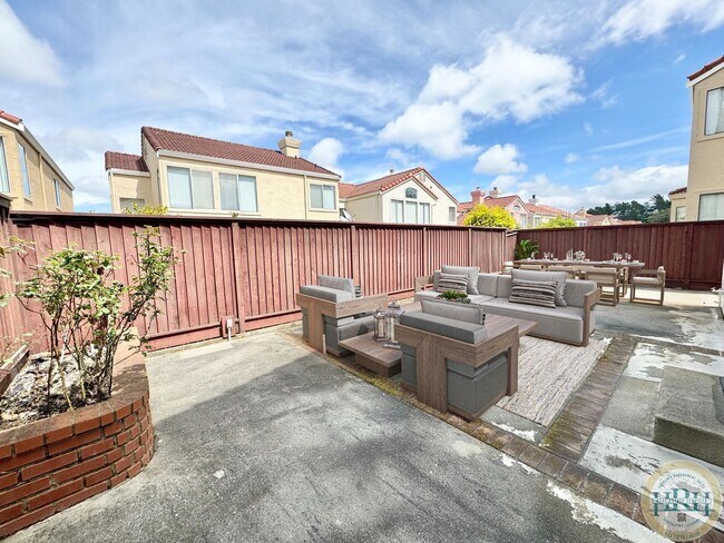 Building Photo - Large 6 BR|3 BA in the coveted Community Of Traditions Belhaven in Daly City With Views Of The Hills