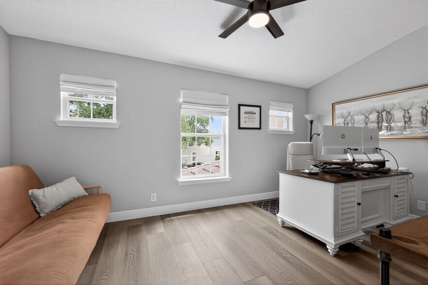 Building Photo - 8023 Bellagio Ln