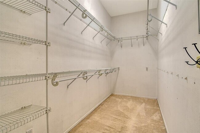 Building Photo - 5001 Sturbridge Ct