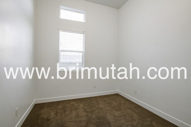 Building Photo - 9196 S Holiday Bowl Ct