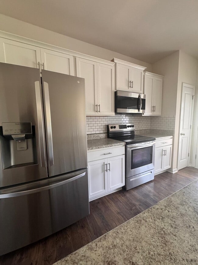 Building Photo - Modern 3-Bedroom Multiplex with 3 Full Bat...