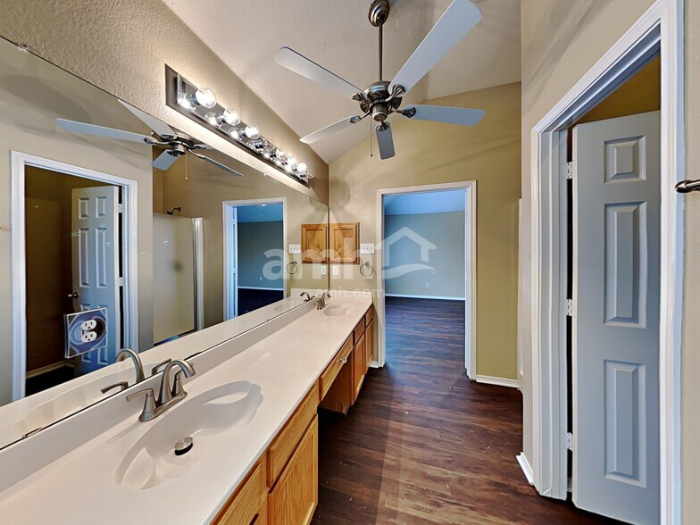 Building Photo - 1606 Windcastle Dr