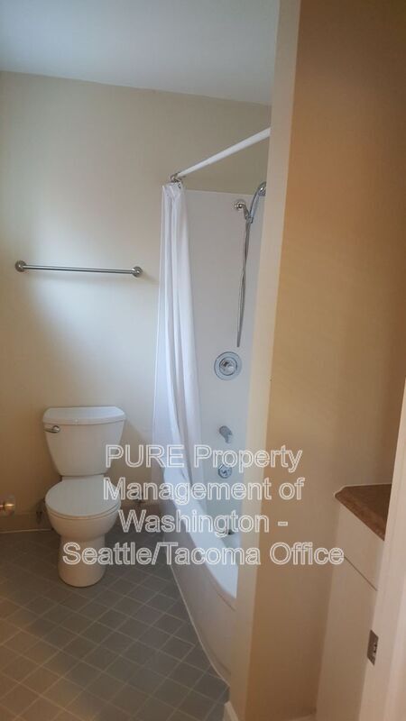 Building Photo - 2215 California Ave SW