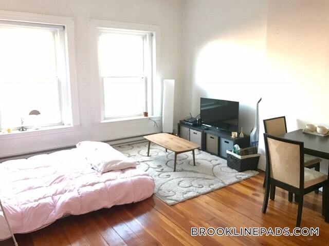Building Photo - 1077 Beacon St