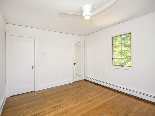 Building Photo - 121 Hillcrest Ave