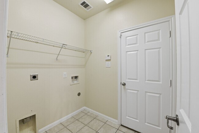 Building Photo - 1702 Bonnyton Ln