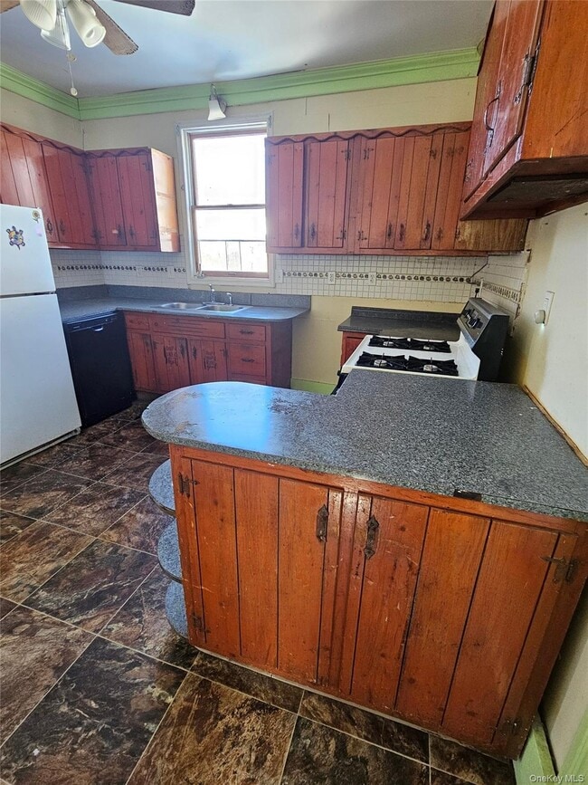 Building Photo - 156 N Clinton St